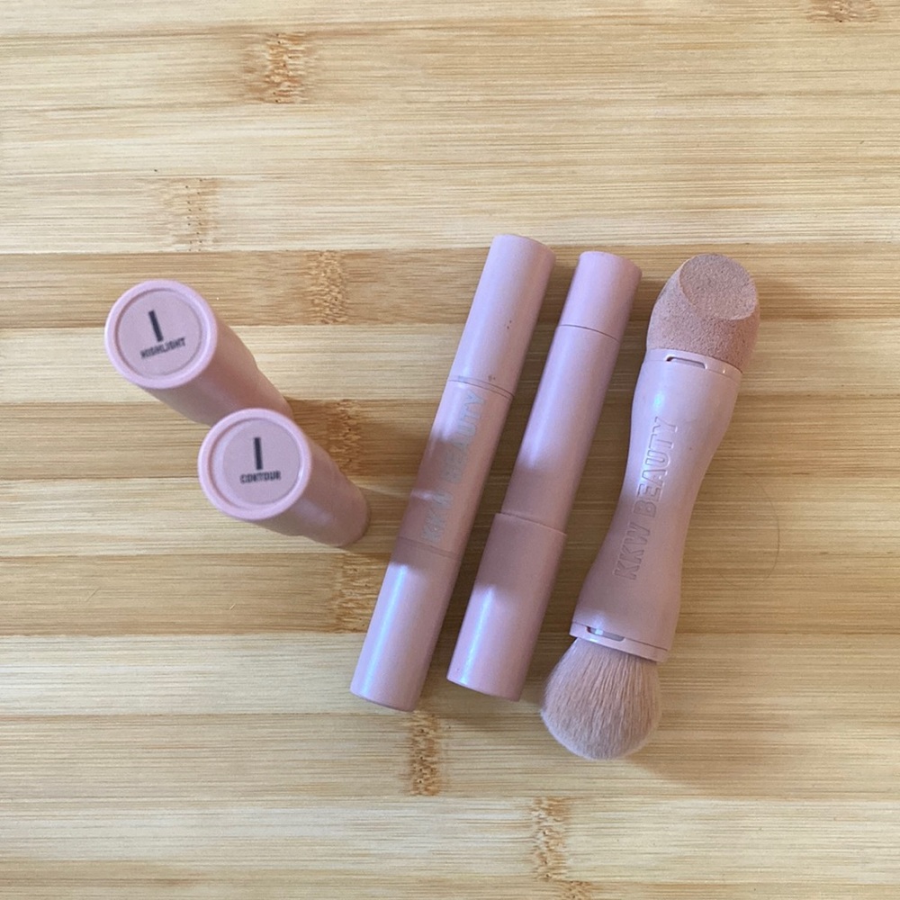 KKW BEAUTY Contour/Highlight Sticks + Double Sided Brush